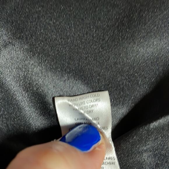 Flora embroidered satin robe - Picture 7 of 7